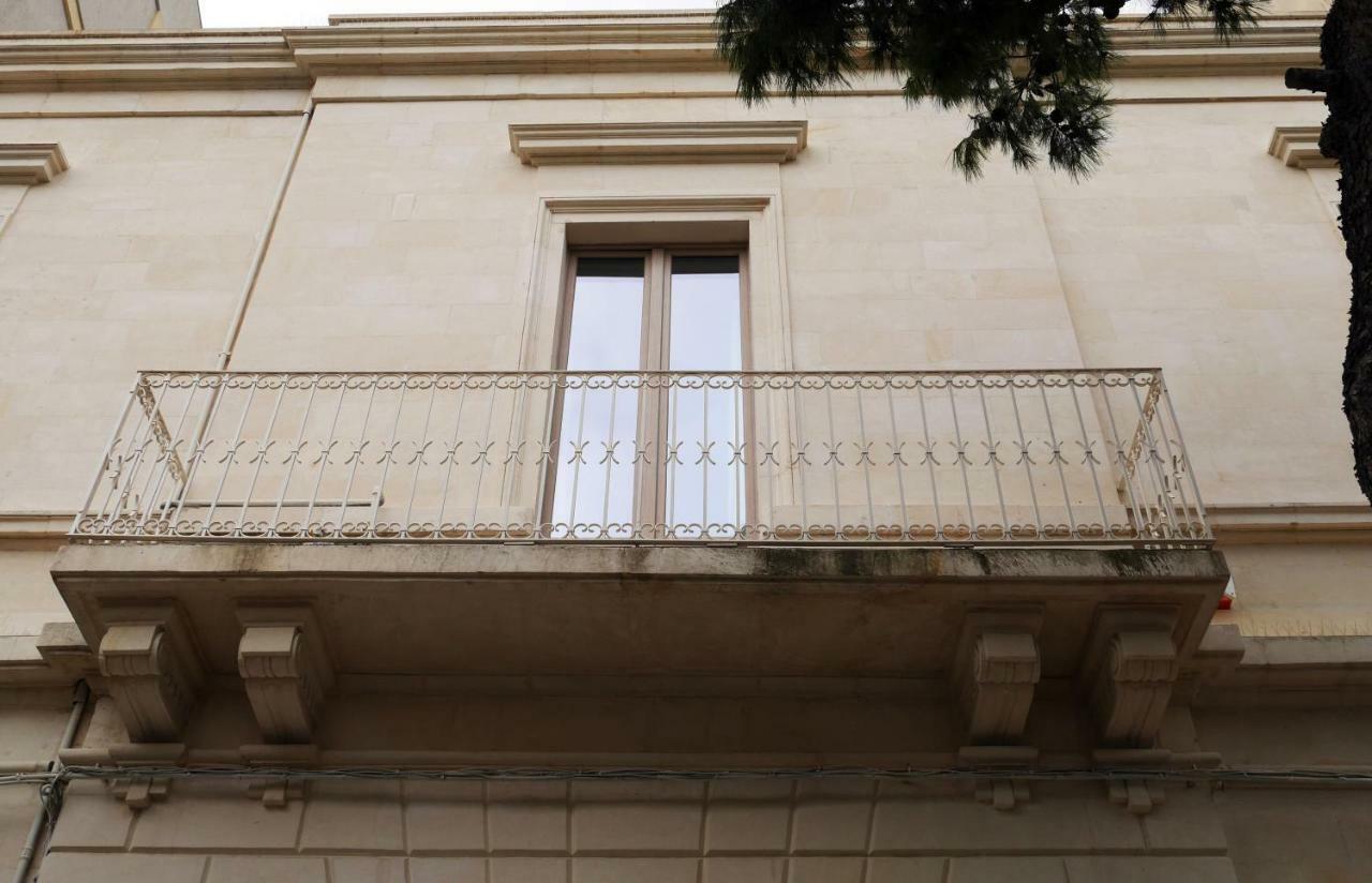 Palazzo San Lazzaro Bed & Breakfast Lecce Ngoại thất bức ảnh
