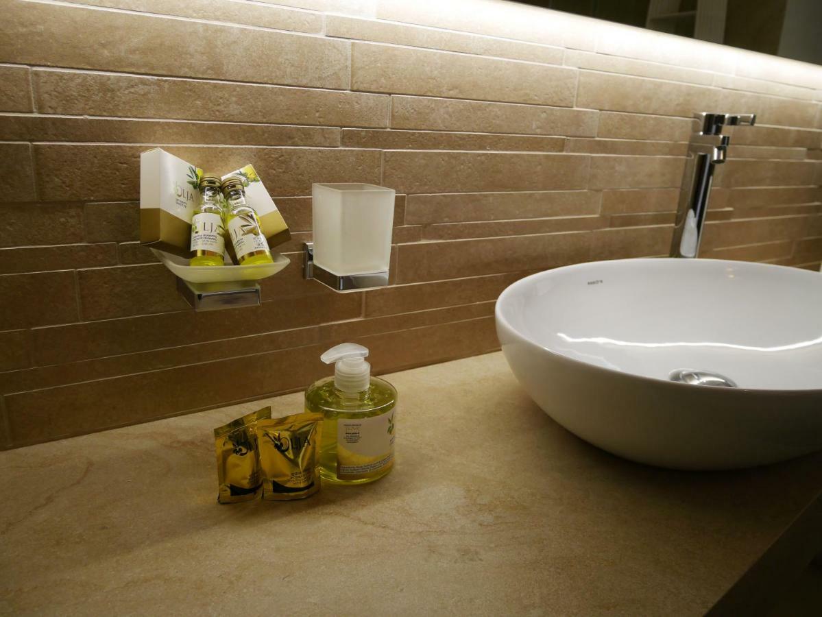 Palazzo San Lazzaro Bed & Breakfast Lecce Ngoại thất bức ảnh